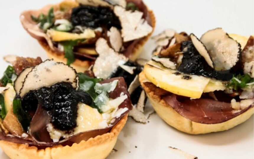 tartelle-con-porcini-bresaola-e-mele-valnerina-tartufi-una-nobile